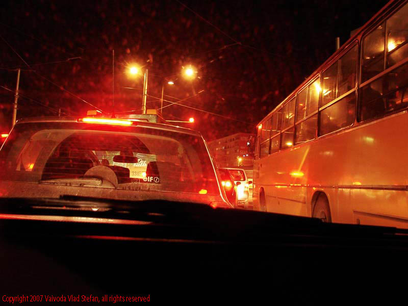 Vaivoda Vlad Stefan fotograf in Romania noapte oras lumini nocturne trafic parbriz Calea Serban Voda RATB Bucuresti 2007