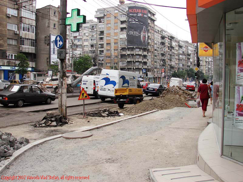 Vaivoda Vlad Stefan fotograf in Romania blocuri cladiri trotuar lucrari carosabil sosea Calea Mosilor strada Fainari Bucuresti 2007