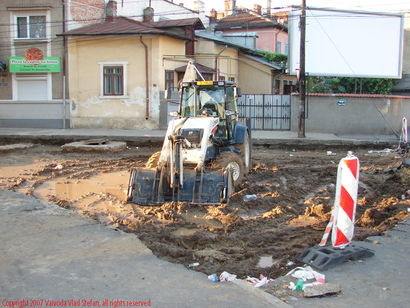 Vaivoda Vlad Stefan fotograf in Romania excavator pe strada Tepes Voda Bucuresti 2007