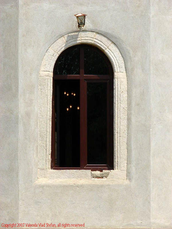 Vaivoda Vlad fotograf in Romania  detaliu fereastra biserica Manastirea Comana Giurgiu 2007 arhitectura