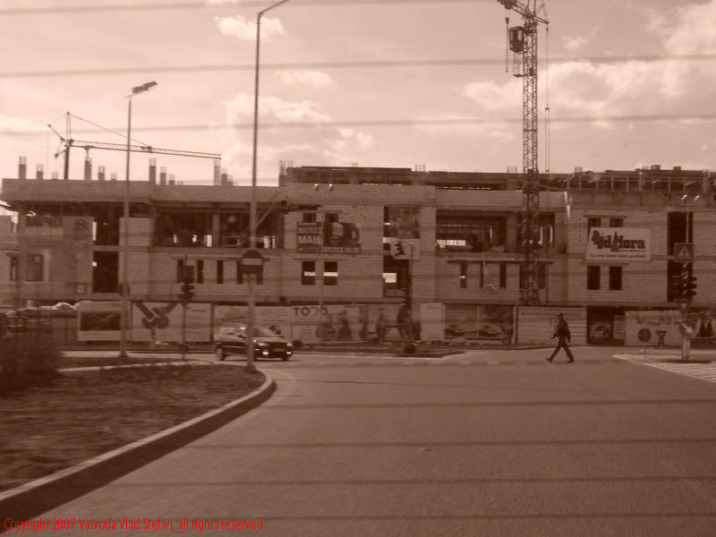 Vaivoda Vlad Stefan fotograf in Romania Mures Mall lucrari construire constructie Bulevardul 1 Decembrie 1918 Tg Mures 2007 centru