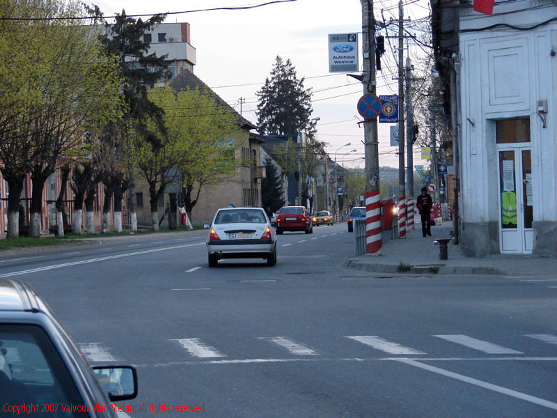 Vaivoda Vlad Stefan fotograf in Romania sosea intersectie trafic masini automobil Strada Gheorghe Doja Tg Mures 2007 trecere de pietoni