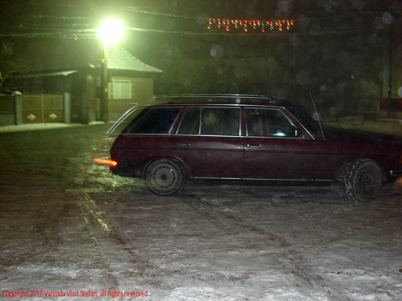 Prin municipiu iarna seara cu masina Tg Mures 2007 Vaivoda Vlad Stefan fotograf in Romania zapada lumina faruri Cristesti mercedes