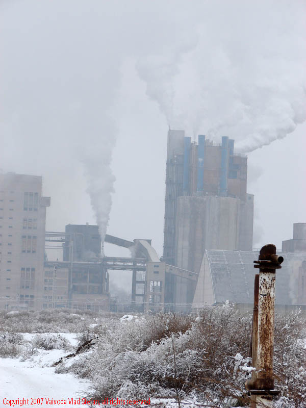 Vaivoda Vlad fotograf in Romania ingrasaminte chimice industrie industrial zapada abur Combinatul Chimic Azomures iarna 2007