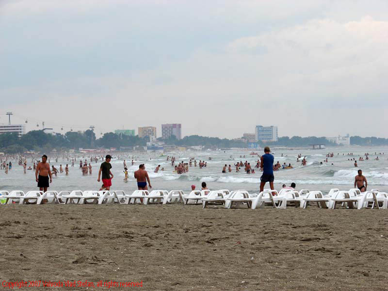 Pe plaja Mamaia 2007 Constanta Vaivoda Vlad fotograf in Romania turism turist litoral vara mal nisip plaja baie sezlong