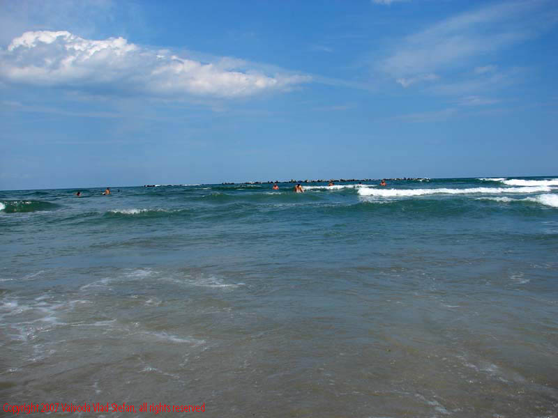 Marea Neagra Mamaia 2007 Vaivoda Vlad fotograf in Romania val valuri albastru agrement turism turist litoral vara plaja soare cald baie constanta