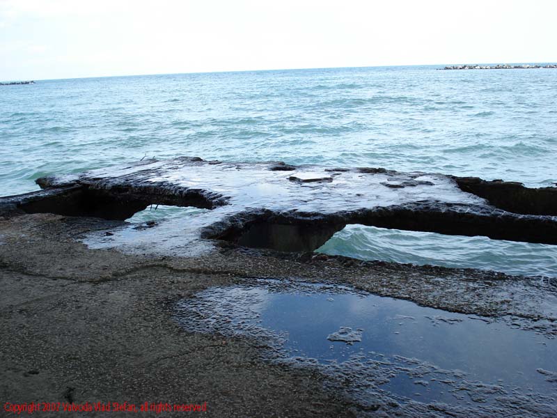 Panorama Marea Neagra Mamaia 2007 poza 1 Constanta Vaivoda Vlad fotograf in Romania val valuri albastru agrement turism turist litoral vara soare cald baie constanta apa nisip acvatic Victor Stephanescu arhitect constructie tobogan bolta debarcader ambarcatiuni inaugurare Carol al II-lea 1935