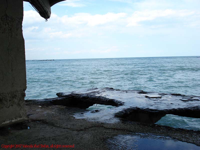 Panorama Marea Neagra Mamaia 2007 poza 3 Constanta Vaivoda Vlad fotograf in Romania val valuri albastru agrement turism turist litoral vara soare cald baie constanta apa nisip acvatic Victor Stephanescu arhitect constructie tobogan bolta debarcader ambarcatiuni inaugurare Carol al II-lea 1935