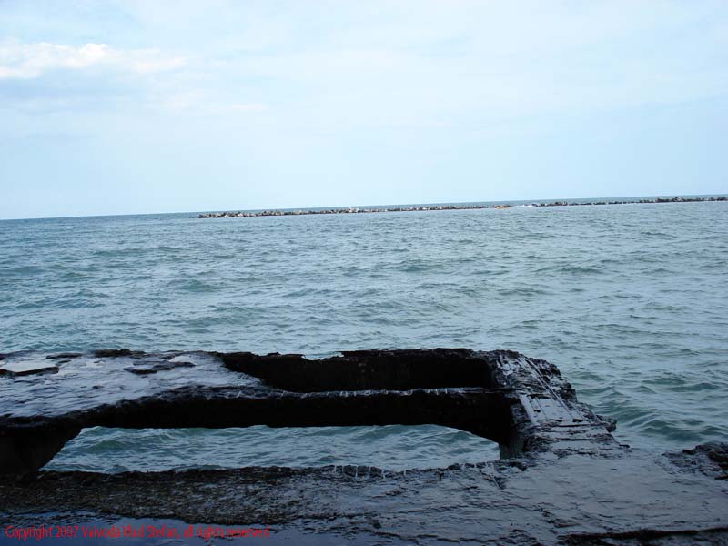 Panorama Marea Neagra Mamaia 2007 poza 5 Constanta Vaivoda Vlad fotograf in Romania val valuri albastru agrement turism turist litoral vara soare cald baie constanta apa nisip acvatic Victor Stephanescu arhitect constructie tobogan bolta debarcader ambarcatiuni inaugurare Carol al II-lea 1935