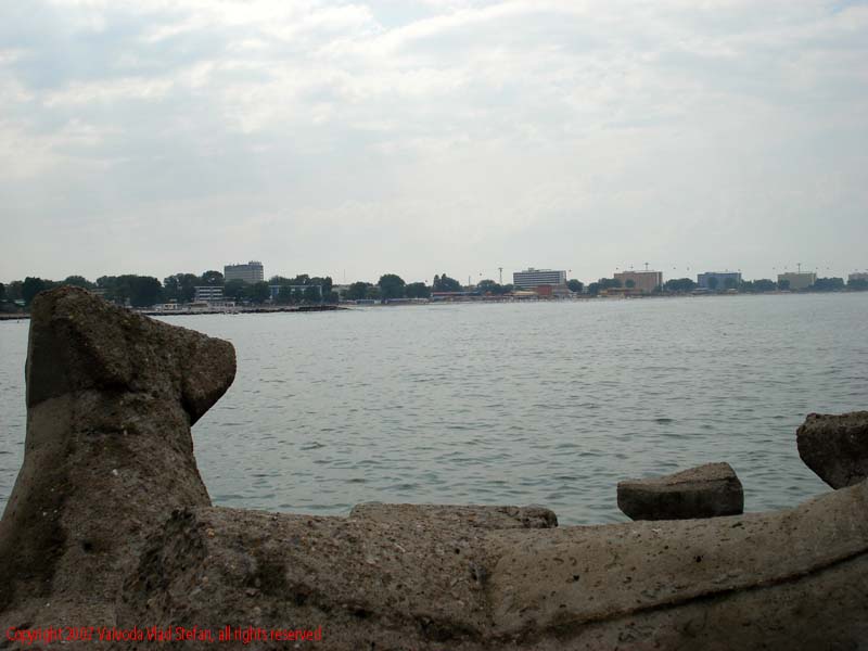stabilopozi Marea Neagra Mamaia 2007 Constanta Vaivoda Vlad fotograf in Romania turism turist litoral vara mal calm nori raze lumina
