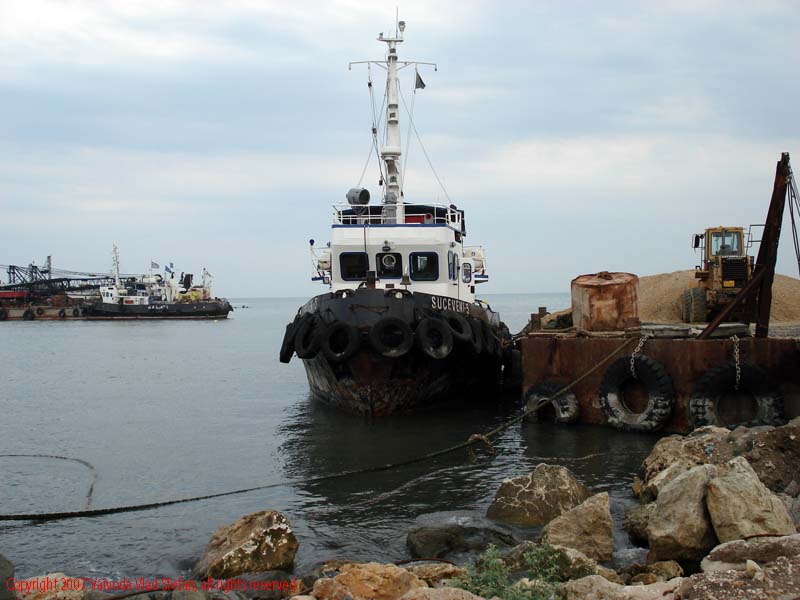 Vapor la mal stabilopozi Marea Neagra Mamaia 2007 Constanta Vaivoda Vlad fotograf in Romania turism turist litoral vara mal peisaj natura natural vapor vas ancorat parama