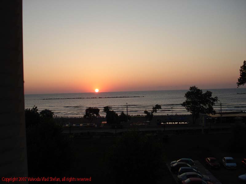 Rasarit Mamaia 2007 Constanta Vaivoda Vlad fotograf in Romania turism turist litoral vara mal peisaj natura natural contre-jour dimineata matinal soare